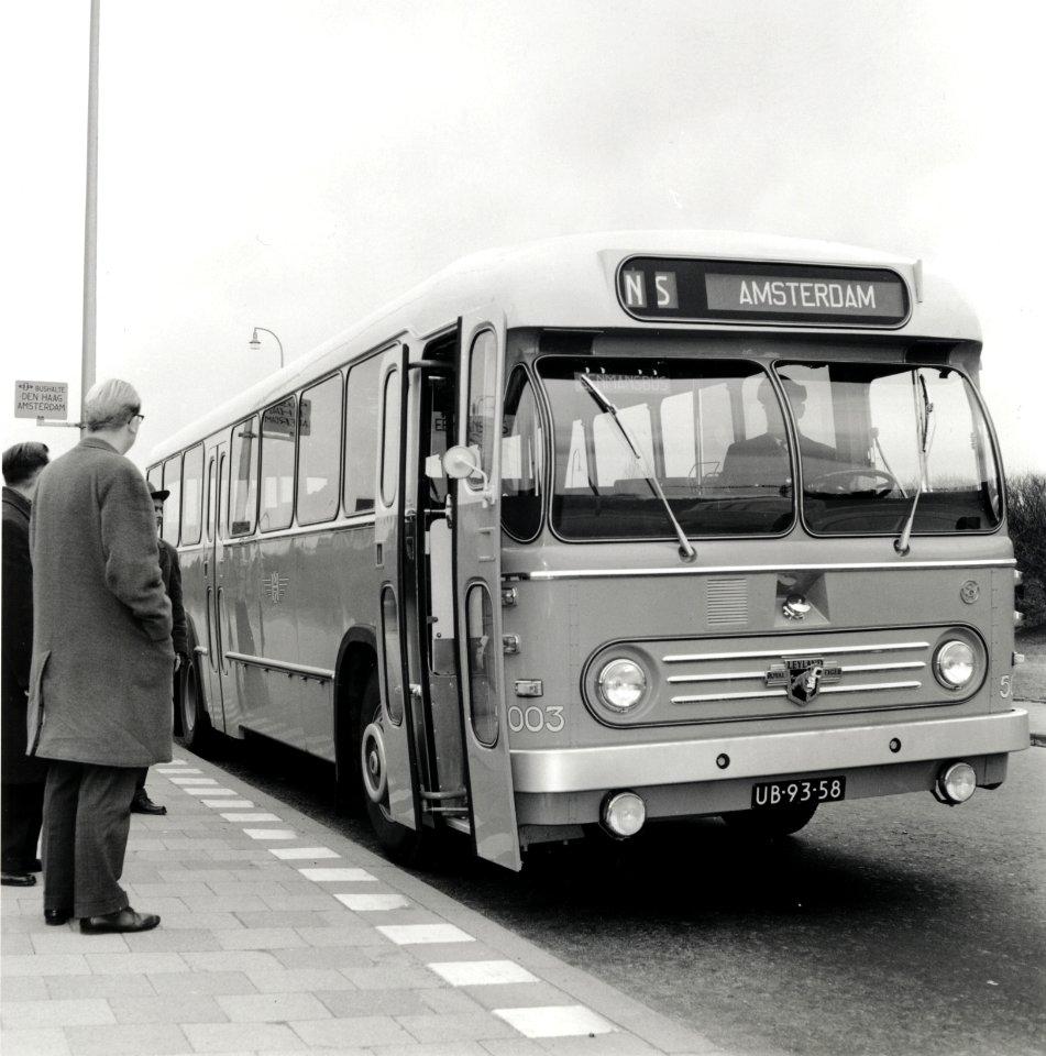 HUA-168082-Afbeelding van de Leyland Werkspoor autobus nr 5003 serie 4988 5030 Bolramers van de NZH voor de NS busdienst Den Haag Amsterdam van de NS te Den Haag