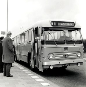 HUA-168082-Afbeelding van de Leyland Werkspoor autobus nr 5003 serie 4988 5030 Bolramers van de NZH voor de NS busdienst Den Haag Amsterdam van de NS te Den Haag