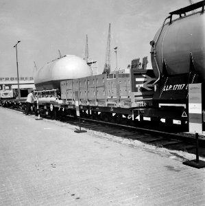 HUA-171624-Afbeelding van de Britse "Liner Train" (Freightliner) na aankomst bij de Stuwadoorsmaatschappij Müller-Progress in de Beatrixhaven te Rotterdam