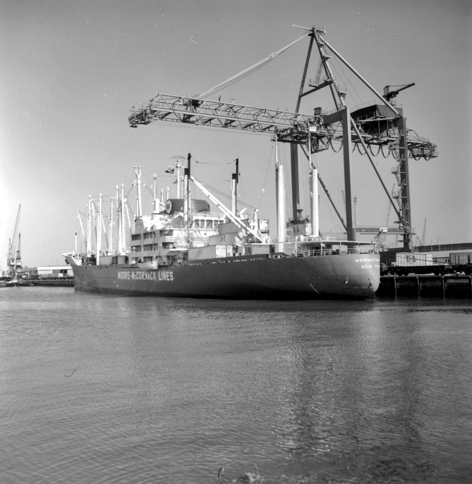 HUA-171576-Afbeelding van een containerschip van Moore-McCormack Lines uit New York in de Prinses Margriethaven te Rotterdam