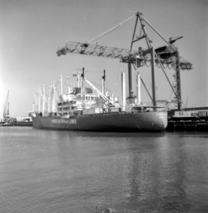 HUA-171576-Afbeelding van een containerschip van Moore-McCormack Lines uit New York in de Prinses Margriethaven te Rotterdam