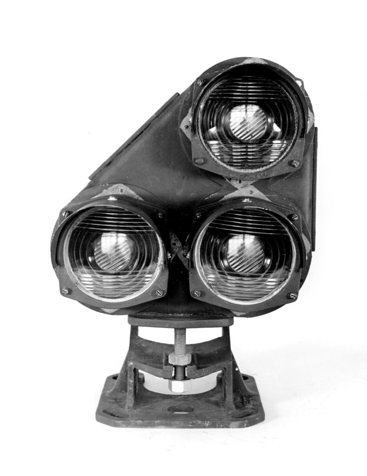 HUA-171454-Afbeelding van een M.F.-sein (dwergsein, uitgevoerd met vaste lichten) van de N.S. te Culemborg. N.B. De foto maakt deel uit van een serie foto's met technische installaties van het seinwezen
