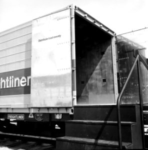 HUA-171688-Detail van de Britse "Liner Train" (Freightliner) na aankomst bij de Stuwadoorsmaatschappij Müller-Progress in de Beatrixhaven te Rotterdam