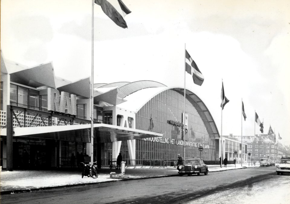 HUA-168290-Gezicht op de Europahal van de RAI te Amsterdam, tijdens de beurs "Het Landbouwwerktuig" van 17 t-m 22 jan. 1966