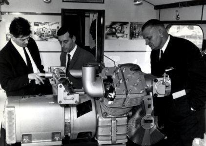 HUA-168277-Interieur van de Perslucht Expres Europa (tentoonstellingstrein van Machinefabriek Grasso, electrisch treinstel nr. 619, mat. 1936 van de N.S) te 's-Hertogenbosch
