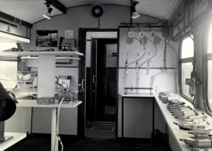HUA-168279-Interieur van de Perslucht Expres Europa tentoonstellingstrein van Machinefabriek Grasso electrisch treinstel nr 619 mat 1936 van de NS te s Hertogenb