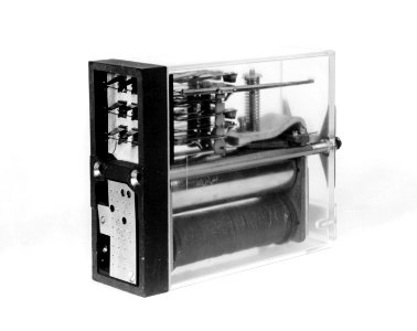 HUA-171467-Afbeelding van een B.I.-relais van de N.S. te Culemborg. N.B. De foto maakt deel uit van een serie foto's met technische installaties van het seinwezen