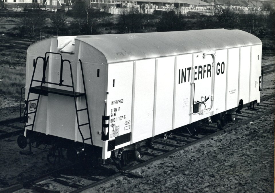 HUA-170924-Afbeelding van de koelwagen nr. 11 84 803 1 107-5(type Ibes) van N.S. - Interfrigo op het terrein van de Hoofdwerkplaats te Amersfoort