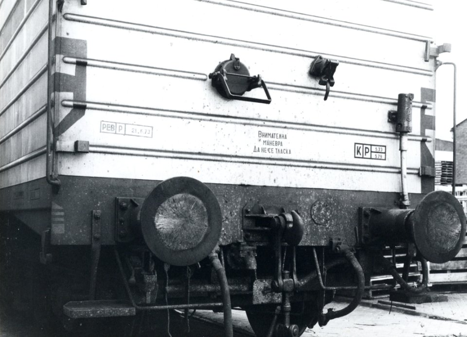 HUA-170913-Afbeelding van de buffers en een kopwand van een koelwagen van Interfrigo