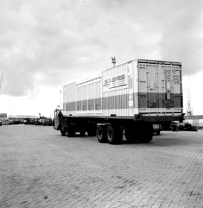 HUA-171656-Afbeelding van het vervoer van containers met de Delta Express (Intercontainer van de N.S. en de Deutsche Bundesbahn) te Rotterdam Beatrixhaven photo