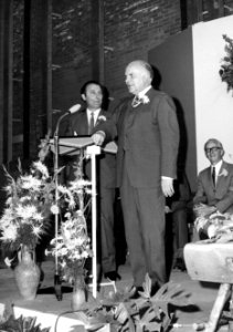 HUA-171513-Afbeelding van ir. P.H. Bosboom (hoofddirecteur van de N.S.) tijdens zijn toespraak bij de feestelijke opening van de verbouwde lijnwerkplaats van de N.S. te Leidschendam