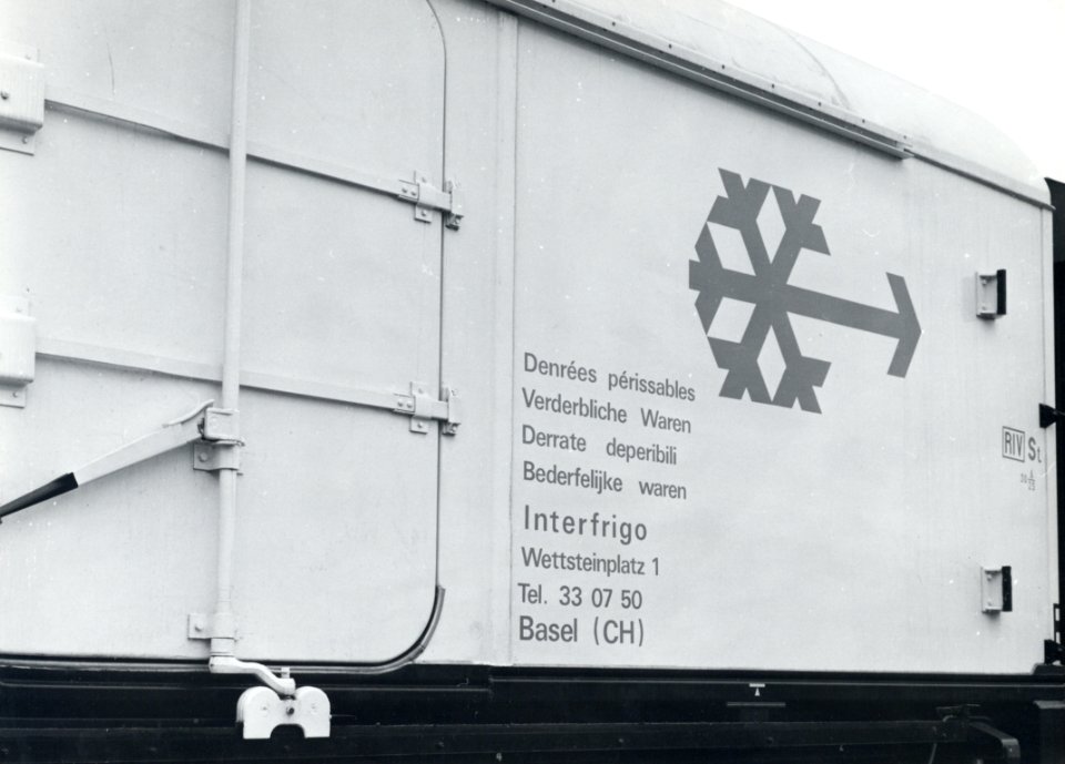 HUA-170911-Afbeelding van de opschriften op een koelwagen van Interfrigo