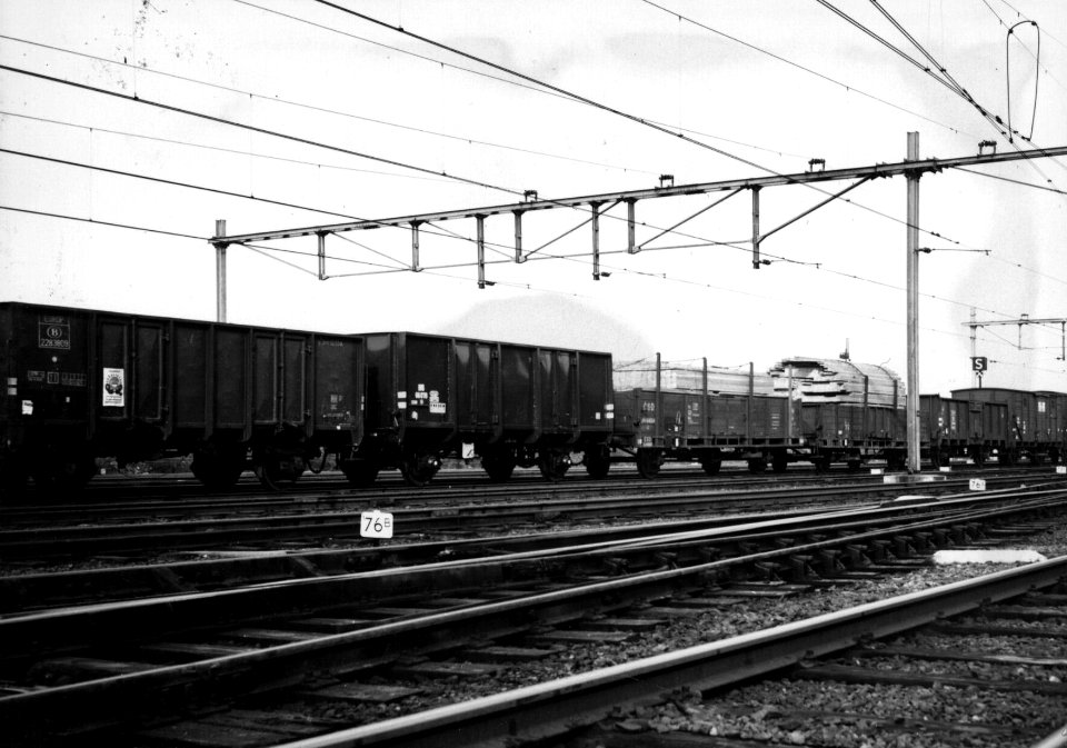 HUA-159866-Afbeelding van goederenwagens op het emplacement van de N.S. te Nijmegen