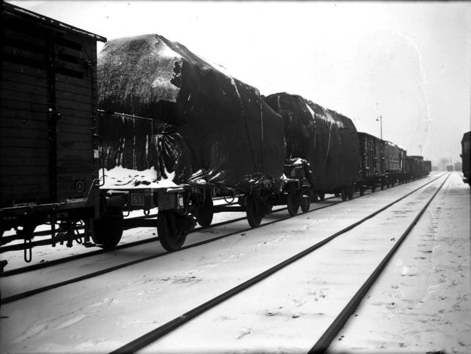 HUA-159855-Afbeelding van goederenwagens op het besneeuwde emplacement van de N.S. te Utrecht