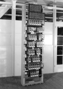 HUA-171436-Afbeelding van een relaiskast van de N.S. te Culemborg. N.B. De foto maakt deel uit van een serie foto's met technische installaties van het seinwezen
