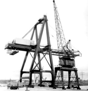 HUA-171550-Afbeelding van de containerkraan op de Europe Container Terminals (E.C.T.) in de Eemhaven te Rotterdam
