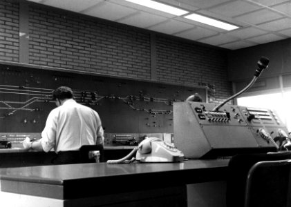 HUA-159789-Interieur van het seinhuis (Centrale Verkeersleiding, CVL-post) van de N.S. te Zutphen