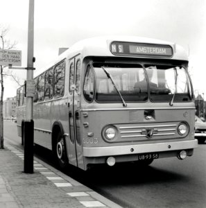 HUA-168085-Afbeelding van de Leyland Werkspoor autobus nr 5003 serie 4988 5030 Bolramers van de NZH voor de NS busdienst Den Haag Amsterdam van de NS te Den Haag