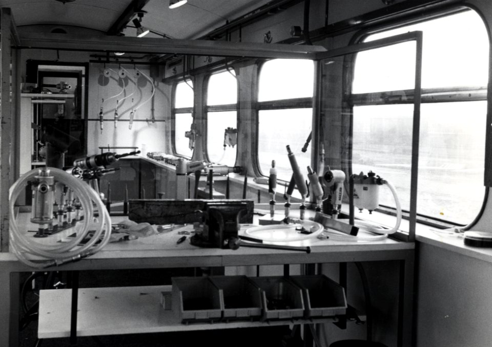 HUA-168276-Interieur van de Perslucht Expres Europa tentoonstellingstrein van Machinefabriek Grasso electrisch treinstel nr 619 mat 1936 van de NS te s Hertogenb