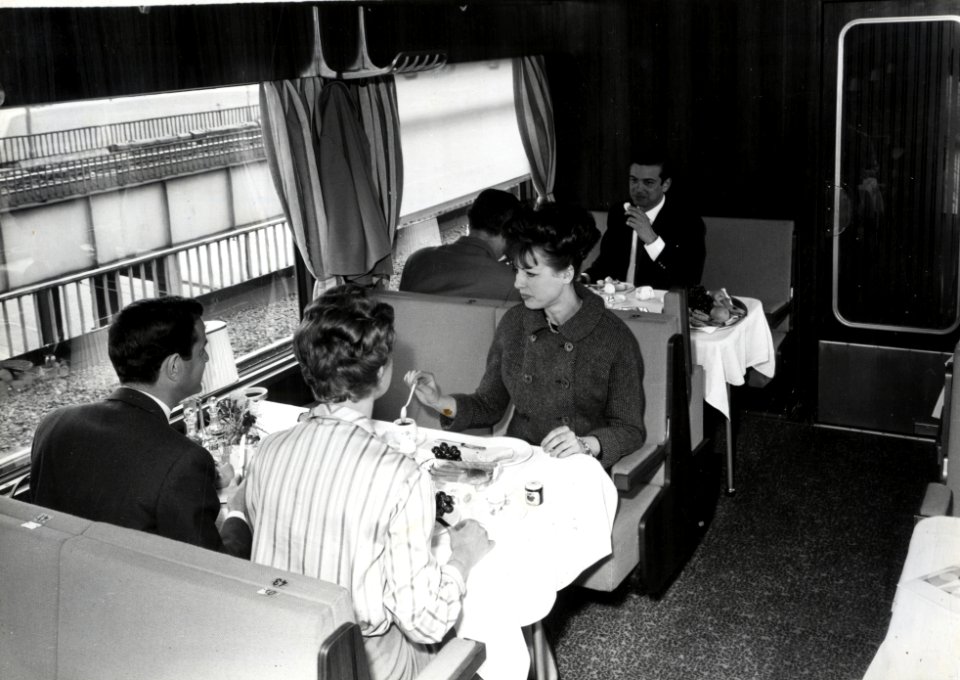HUA-169807-Interieur van de internationale trein Rheingold restauratie