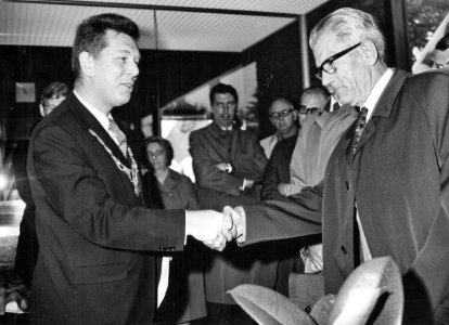 HUA-171522-Afbeelding van de feestelijke opening van het nieuwe gebouw van het N.S.-station Wehl te Wehl, met links burgemeester C.F. Pouw van Wehl