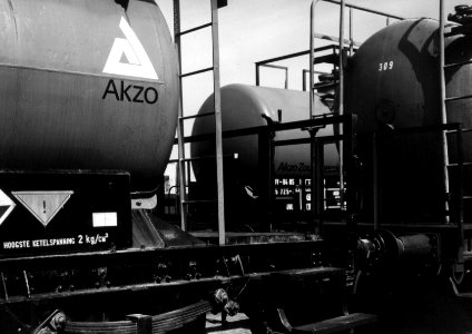 HUA-159913-Afbeelding van ketelwagens van AKZO-Zoutchemie