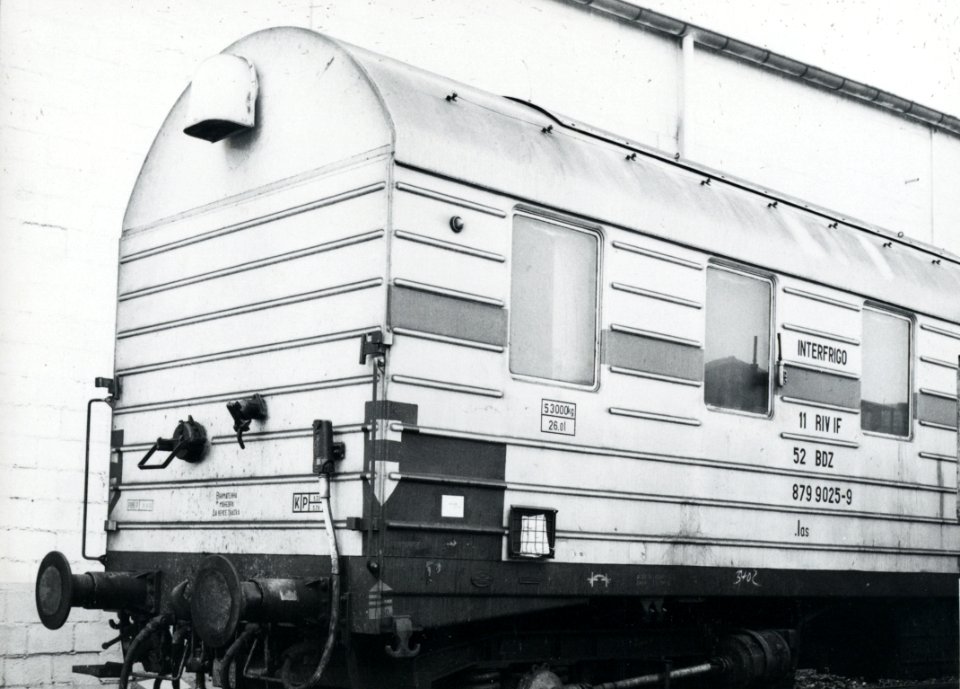 HUA-170915-Afbeelding van een wagen voor het begeleidend personeel van een Bulgaarse koeltrein van Interfrigo