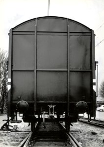 HUA-169836-Afbeelding van één van de kopse zijden van de fabrieksnieuwe gesloten goederenwagen (schuifwandwagen) nr. NS 38000 (type Hbs-t, serie NS 38000-38499) van de N.S. op het terrein van Werkspoor te Utrech