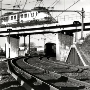 HUA-169173-Gezicht op de fly-over aan de noordzijde van het emplacement van het N.S.-station Utrecht C.S. te Utrecht photo