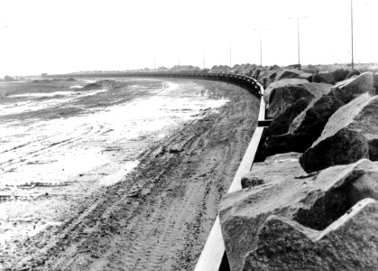 HUA-171032-Afbeelding van het vervoer van stenen per spoor ten behoeve van de aanleg van de Europoorthaven bij Rotterdam