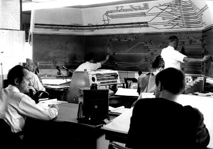 HUA-159719-Interieur van de Centrale Verkeersleidingspost (CVL-post) van de N.S. te Rotterdam