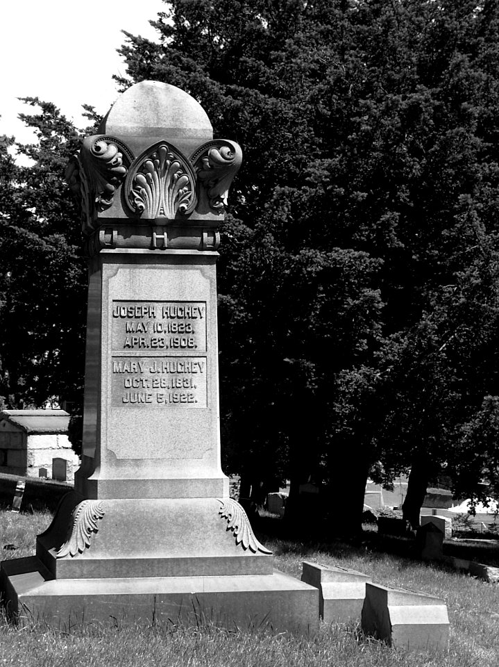 Hughey monument, Mount Lebanon Cemetery, 2019-06-03 bw