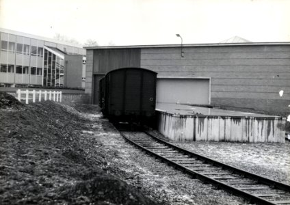 HUA-169099-Gezicht op de spooraansluiting van de papierfabriek De Hoop te Eerbeek