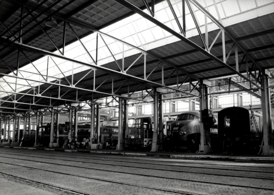 HUA-169912-Interieur van de hoofdwerkplaats van de N.S. te Tilburg- stelplaats oost