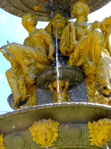 Huesca - Plaza de Navarra, Fuente de las Musas 6