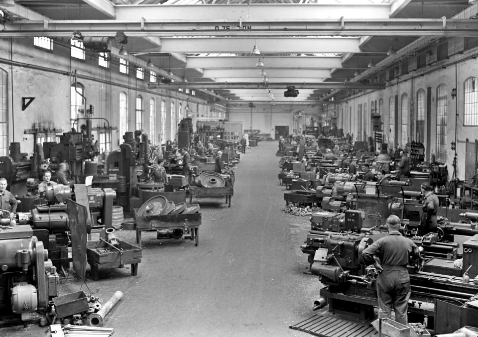 HUA-169900-Interieur van de centrale werkplaats van de N.S. te Tilburg- draaierij