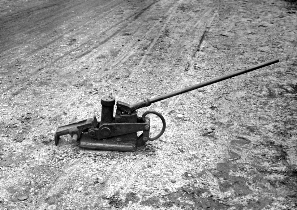 HUA-168979-Afbeelding van een hydraulische spoorlichter met schiftslof