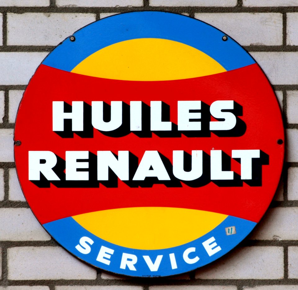 Huiles Renault service, Enamel advert sign at the den hartog ford museum pic-048