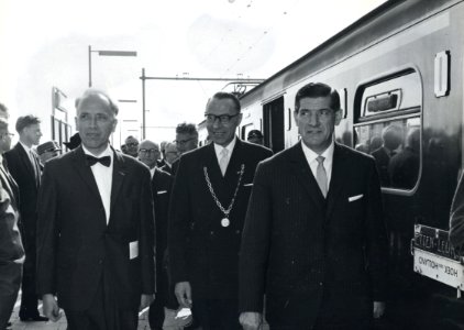 HUA-171139-Afbeelding van (v.l.n.r.) commissaris van de Koningin in de provincie Noord-Brabant mr. dr. C.N.M. Kortmann, burgemeester A.J.A. Oderkerk van Etten-Leur en districtschef mr. J.P.A. van Ballegoyen de J