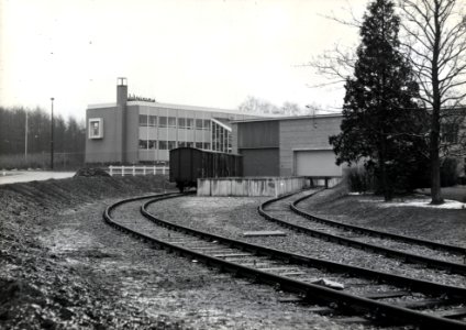 HUA-169101-Gezicht op de spooraansluiting van de papierfabriek De Hoop te Eerbeek