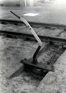 HUA-168882-Afbeelding van een omzetstoel voor een handwissel volgens Engels model (BS 75) te Crailoo