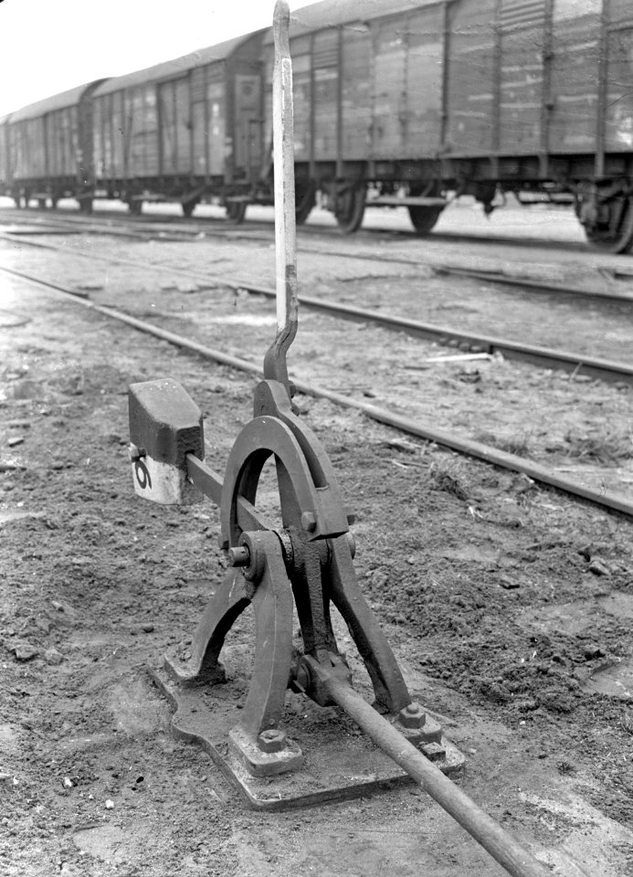 HUA-168877-Afbeelding van de omzetstoel van een handwissel type HSM op een emplacement te Amsterdam