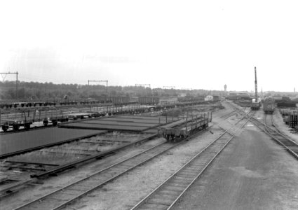HUA-167645-Gezicht op het terrein van de stapelplaats Crailoo van de NS tussen Bussum en Hilversum