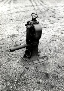 HUA-168976-Afbeelding van een spoorlichter (type Graffenstaden, 3 ton) van de N.S