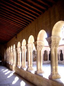 Huesca - Monasterio de San Pedro el Viejo, claustro 01