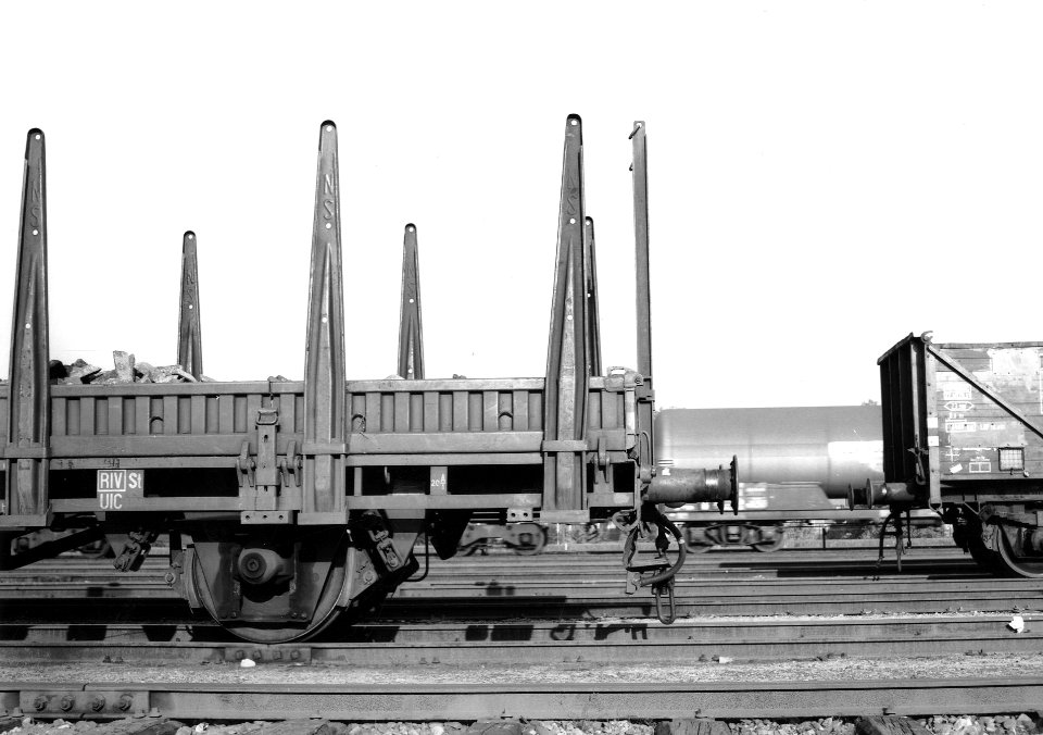HUA-167499-Afbeelding van een rongenwagen op het emplacement van het NS station Winterswijk te Winterswijk