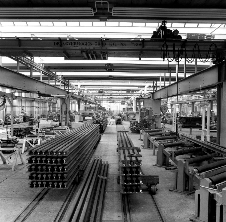 HUA-167690-Interieur van het magazijn van de N.S. aan de Concordiastraat te Utrecht