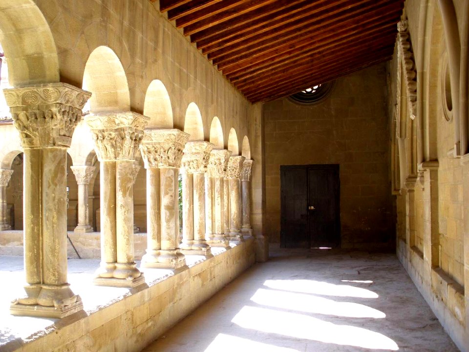 Huesca - Monasterio de San Pedro el Viejo, claustro 02