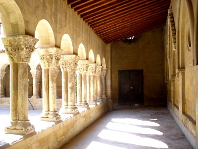 Huesca - Monasterio de San Pedro el Viejo, claustro 02