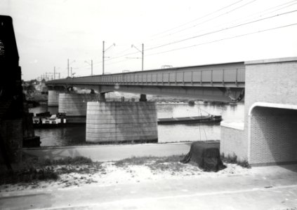 HUA-168680-Gezicht op de spoorbrug over de Maas tussen Venlo en Blerick